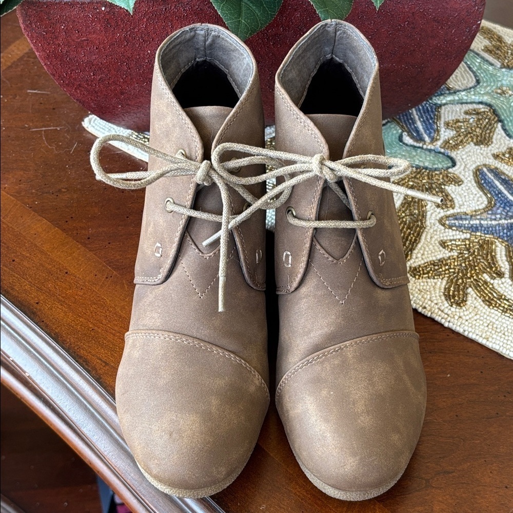 Brand New Natural Reflections Brown Vegan Leather Lace Up Wedge Ankle Boots - Picture 4 of 14
